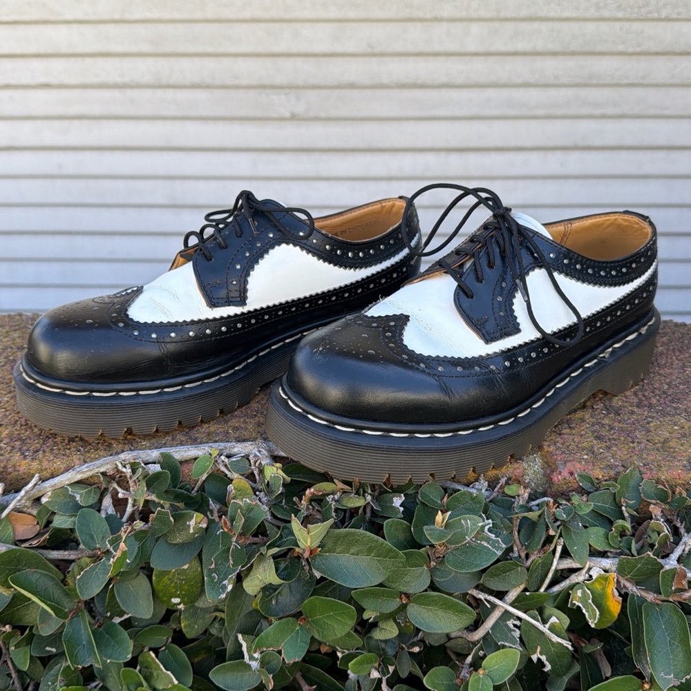 Vintage Dr Martens white black brogue Oxford shoes